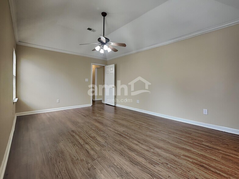 Building Photo - 1146 Red Fern Cir E
