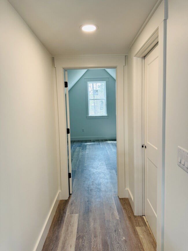 Building Photo - 221 Sheffield Dr