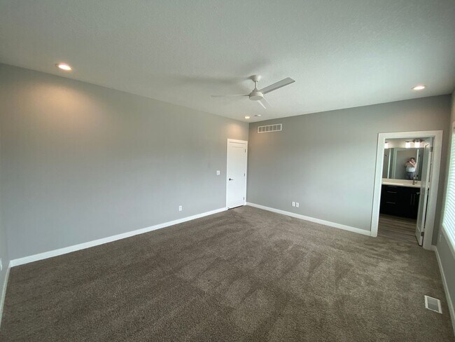 Building Photo - Beautiful single family home With 6 Car Attached Garage!