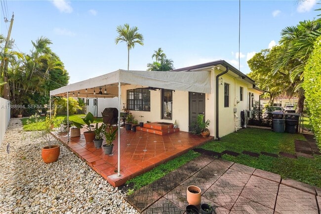 Building Photo - 6331 SW 18th St