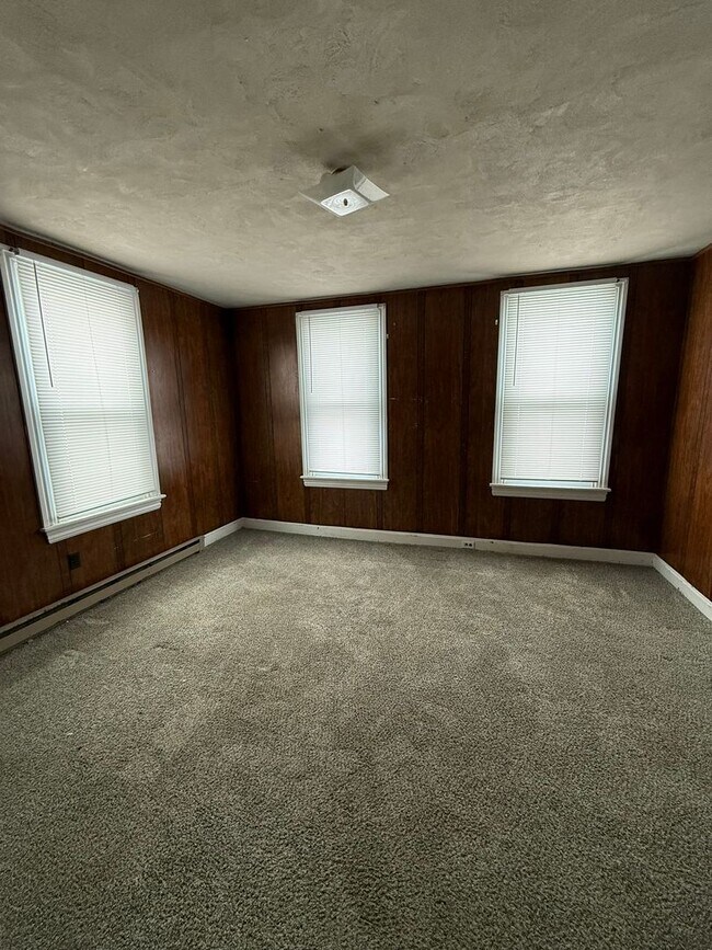 Building Photo - 344 E Park St