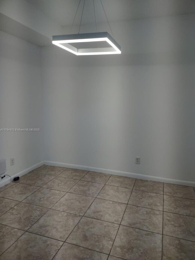 Building Photo - 680 Cypress Club Way