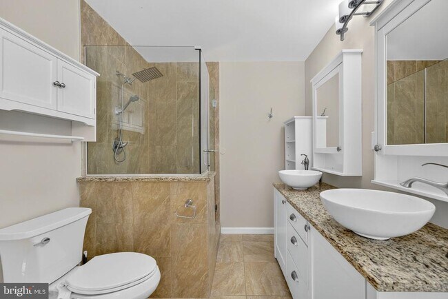 Building Photo - 8605 Western Oak Dr