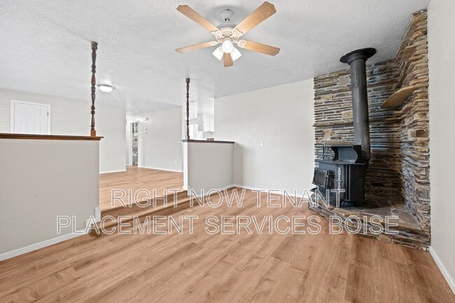 Building Photo - 306 W Maple Ave