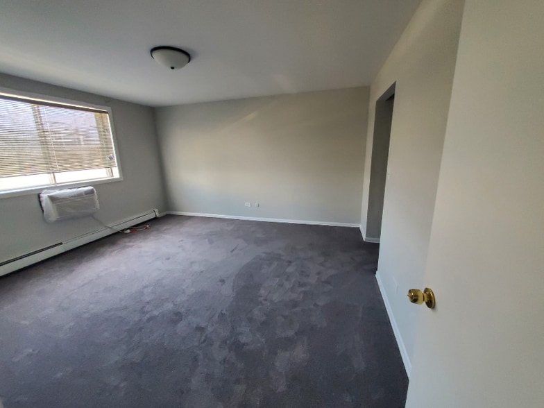 Building Photo - 9445 Kenton Ave
