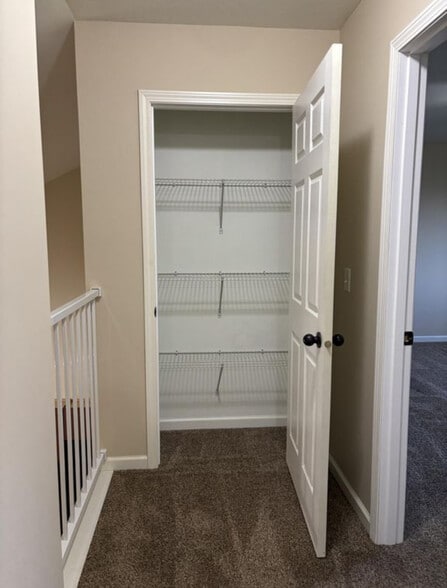 Building Photo - 423 E Cheyenne St