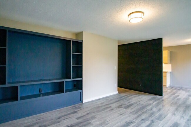 Building Photo - Stunningly Renovated Spacious 2-Bed w/Built-ins, DW, WD, Parking + More!