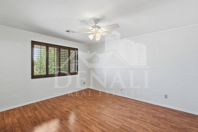 Building Photo - 10747 W Hope Dr