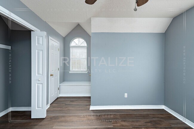 Building Photo - Creole Style 3 Bed 2.5 Bath Home on Oversized Lot