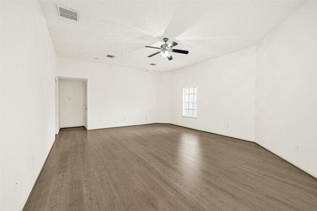 Building Photo - 10535 Emnora Ln