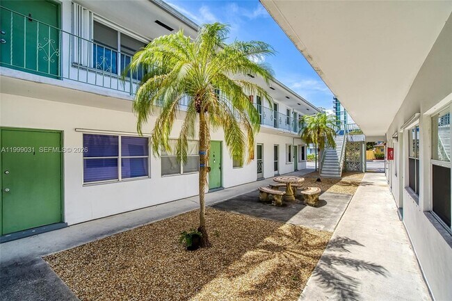 Building Photo - 1824 Monroe St