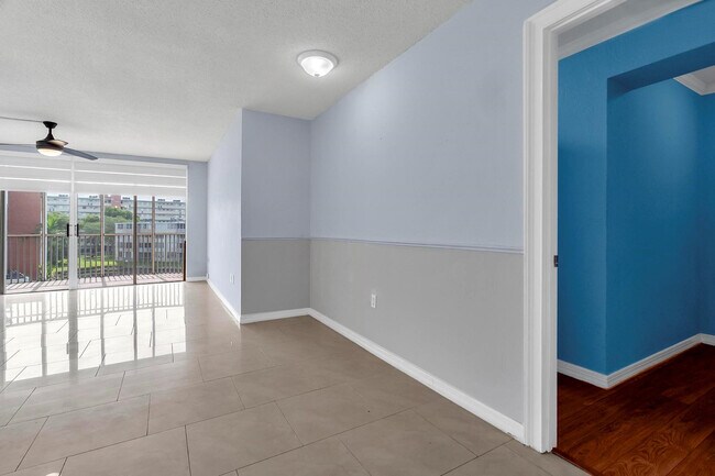 Building Photo - 1690 NE 191st St