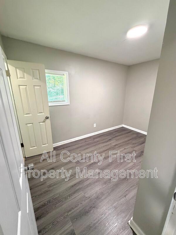 Building Photo - 2386 Cresta Dr