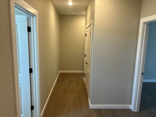 Building Photo - Public Avenue Townhomes in Clever!!! Leasi...