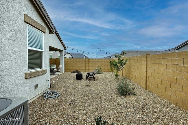 Building Photo - 40020 W Sunland Dr