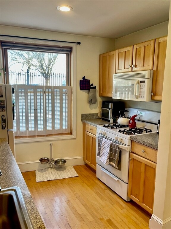 Building Photo - 46 Hull St