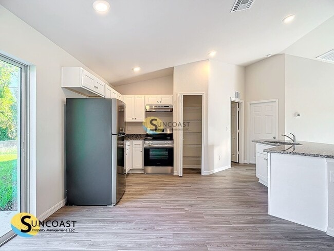 Building Photo - 27170 Jordan Ave