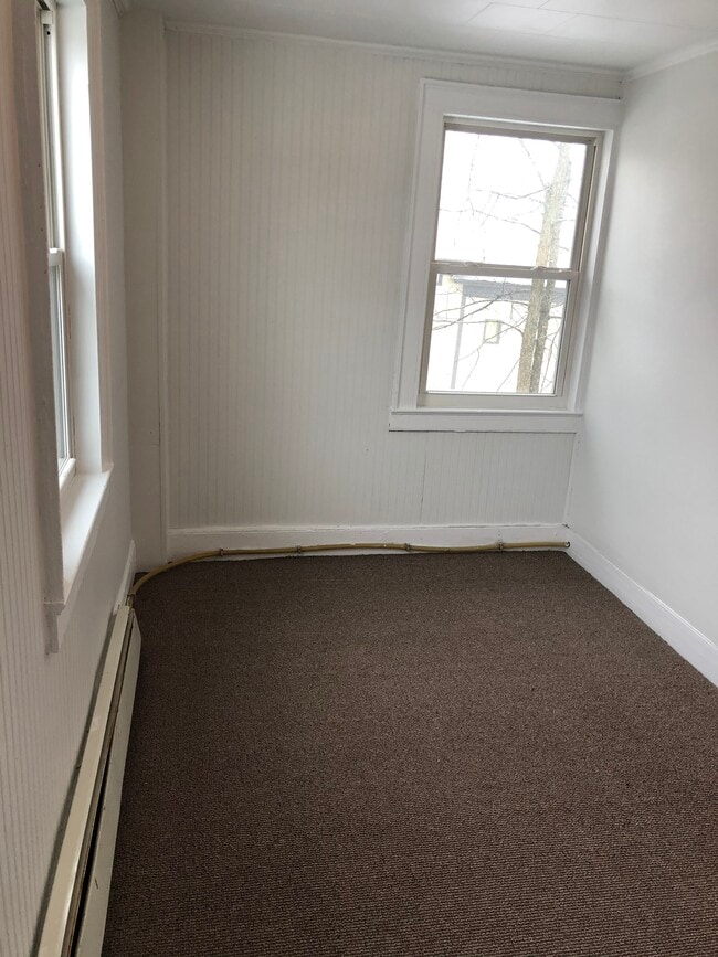 Building Photo - 40 Railroad St