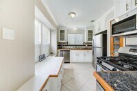 Building Photo - 5255 Beaverbrook Dr