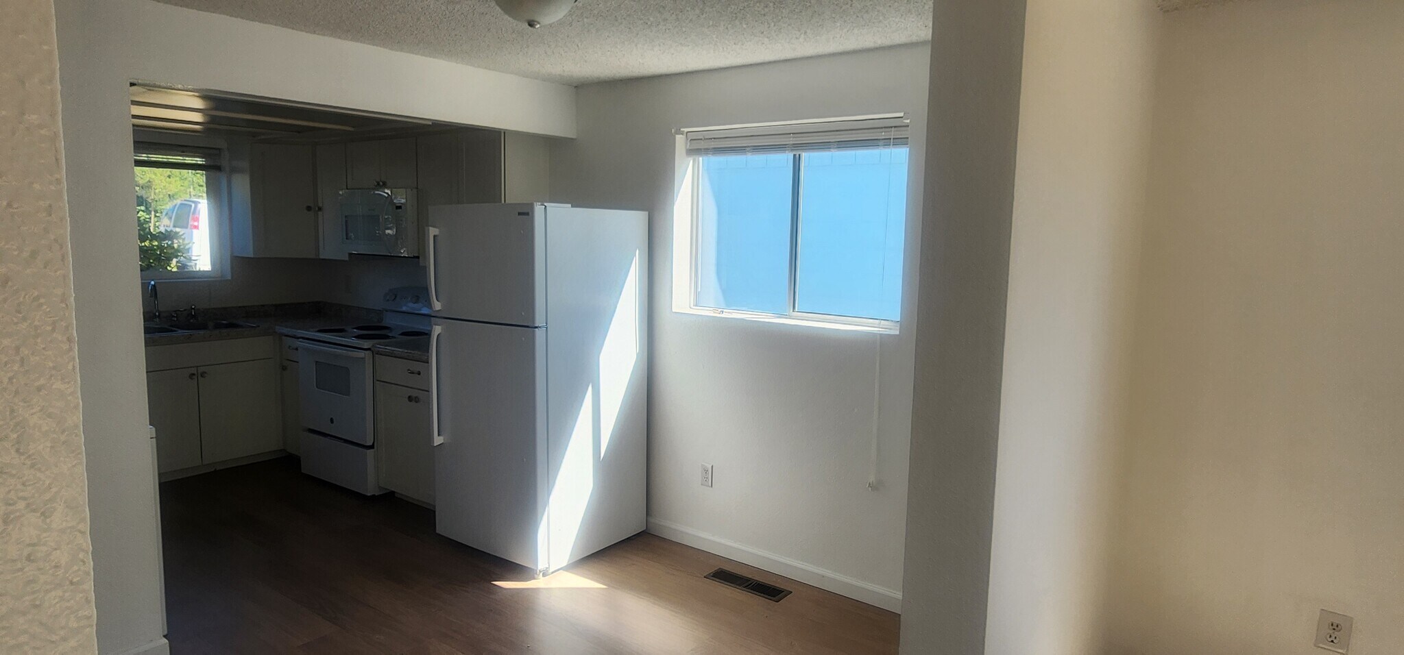 Refrigerator - 4304 S Cedar St