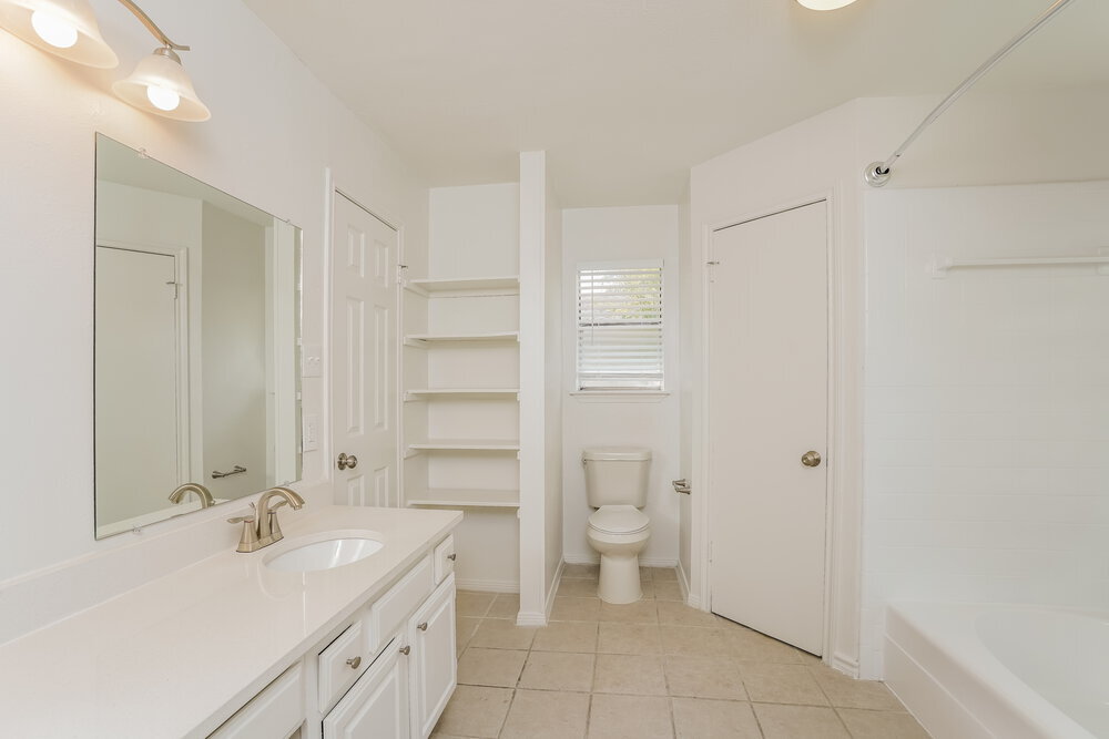 Building Photo - 8431 Pines Pl Dr