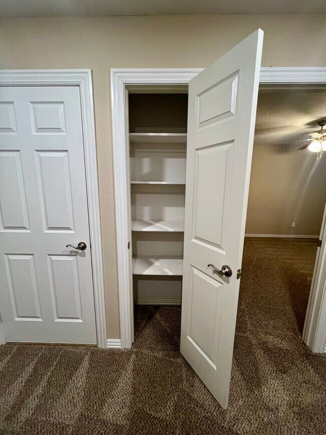 Building Photo - Beautiful 3B/2B Townhome in Chaffee Crossi...