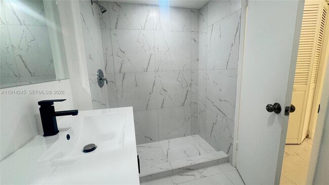 Building Photo - 18151 NE 31st Ct