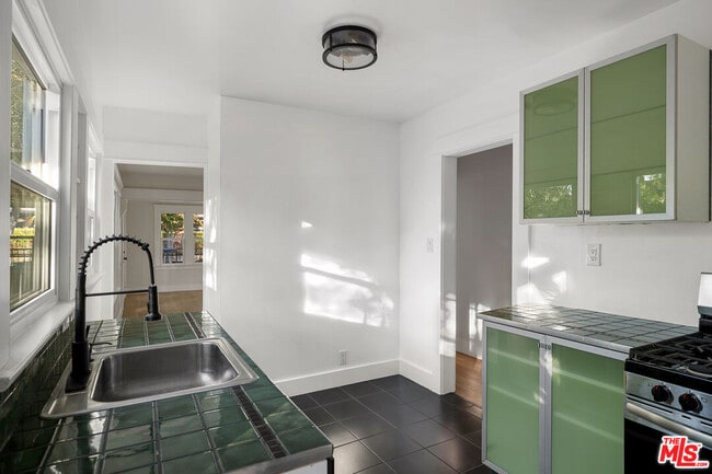 Building Photo - 4316 Kingswell Ave