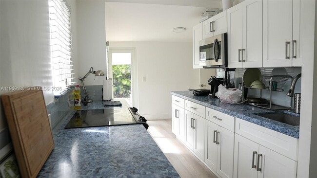 Building Photo - 3010 NW 1st Ave