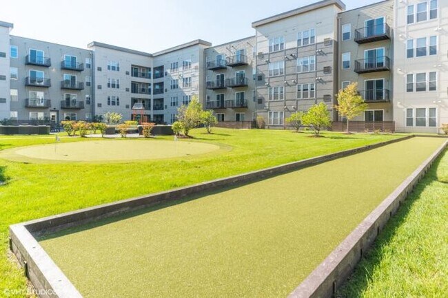 Building Photo - 2 bedroom in OAKBOOK TERRACE IL 60181