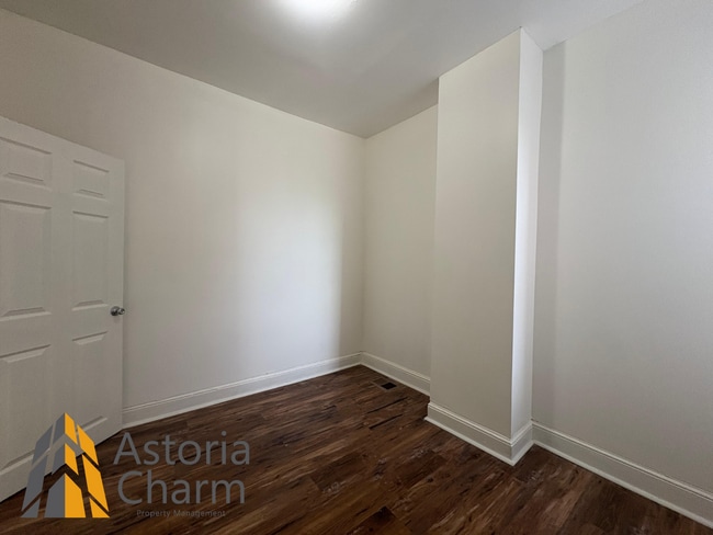 Building Photo - Modern 4-Bedroom with Yard & Easy Downtown...