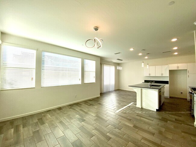 Building Photo - $2,195, 3 Bedroom In Gated Community with ...