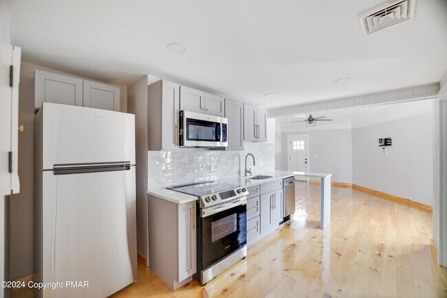 Building Photo - 314 Main St