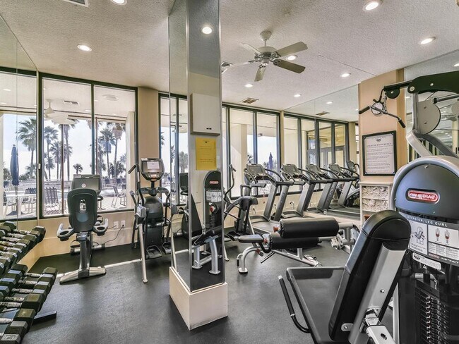 Building Photo - 1401 E Beach Dr