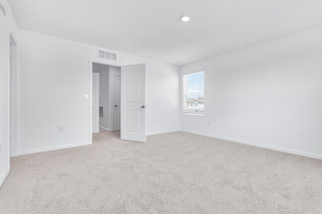 Building Photo - 3265 Vesara Dr