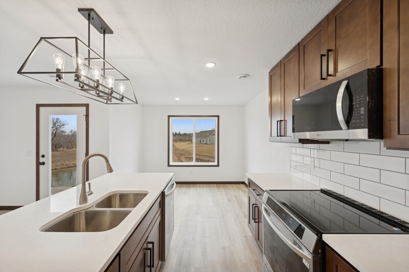 Building Photo - 18061 Walnut Circle