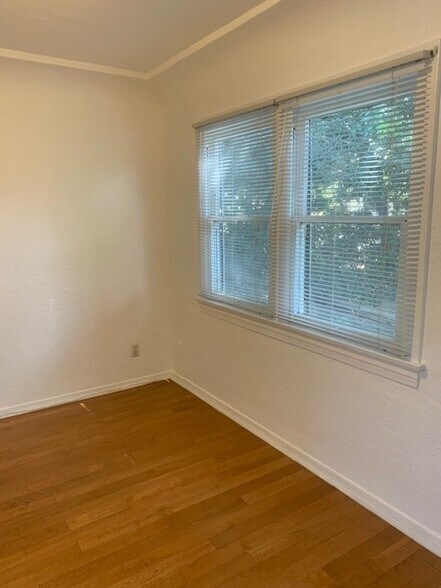 Building Photo - 1218 Manzanita St