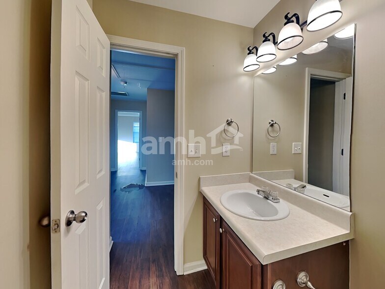 Building Photo - 2934 Gayle Manor Ln