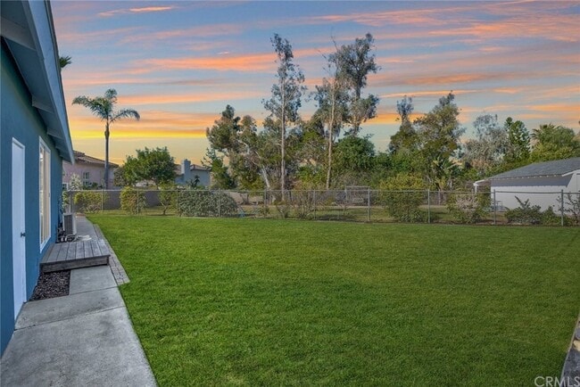 Building Photo - 2642 Davis Pl