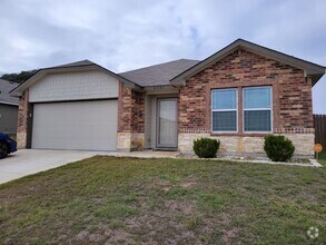 Building Photo - Open floor plan & small pets allowed! 3BD/...