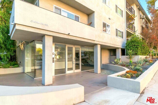 Building Photo - 9005 Cynthia St