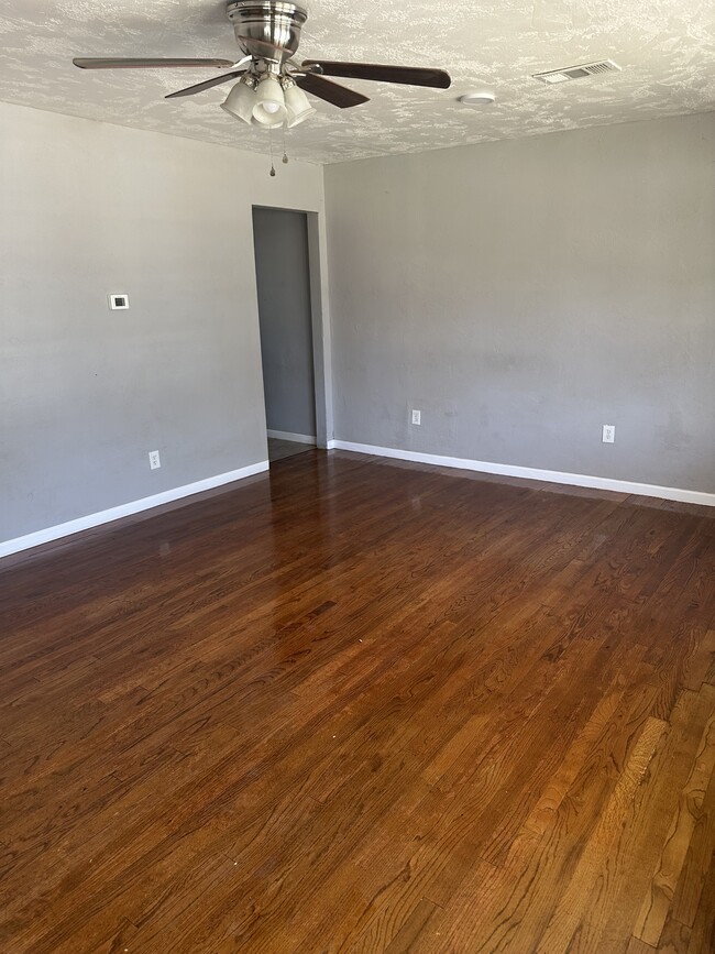 Building Photo - 1809 Poplar St