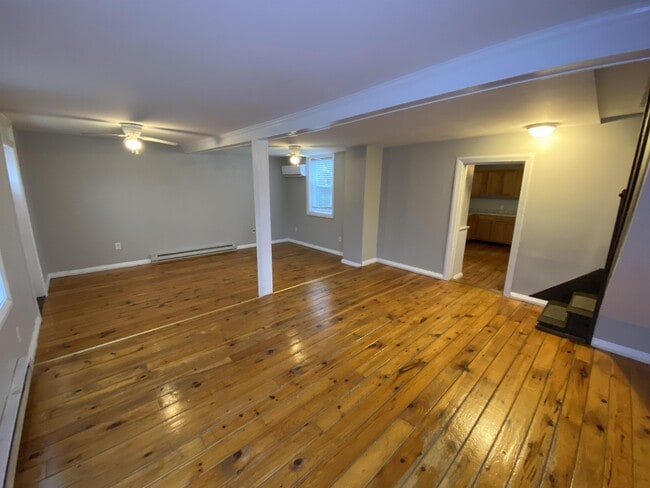 Building Photo - 212 York St