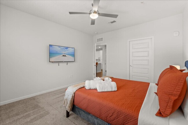 Building Photo - 1223 E Plant St