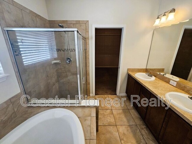 Building Photo - 6302 Magnolia Park Blvd