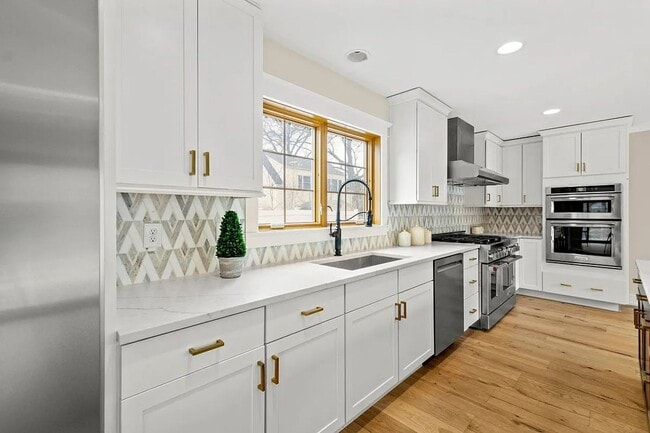 Building Photo - 5 Bed 5 Bath Single Family Home in Edgeworth