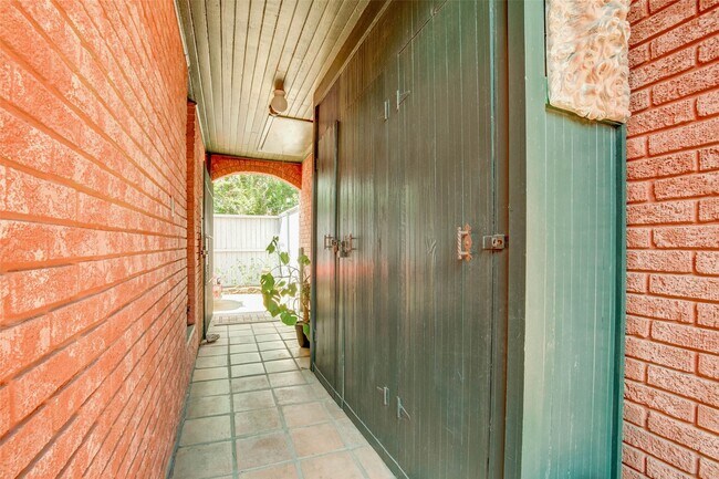 Building Photo - 1001 Bomar St