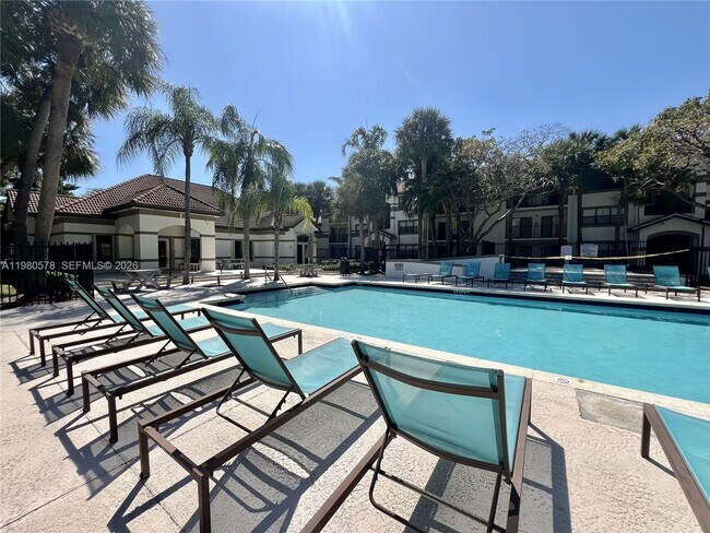 Building Photo - 640 S Park Rd