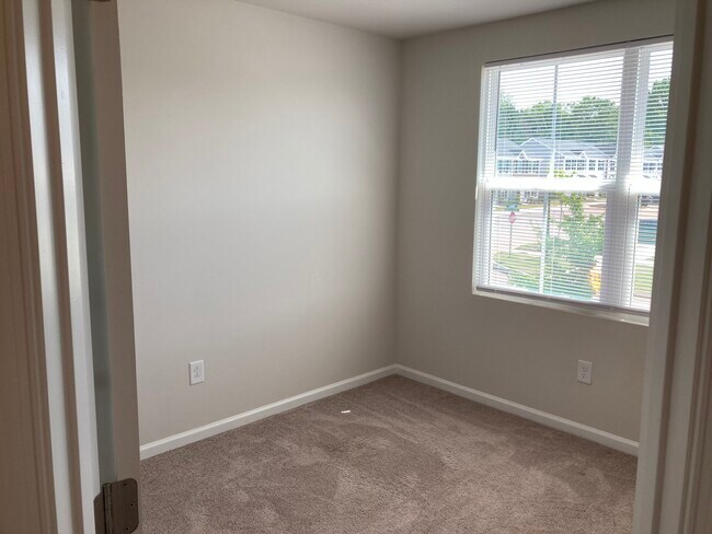 Building Photo - 565 Hampton Townes Dr