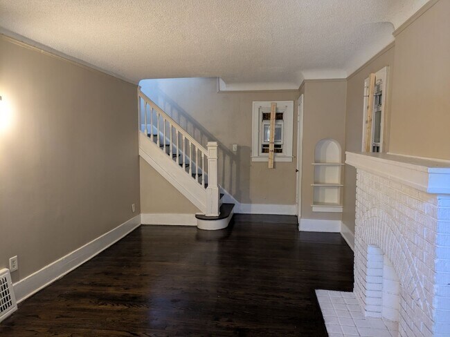 Building Photo - 3BR Colonial - Hardwoods/Decorative Fireplace - Detroit - 48204